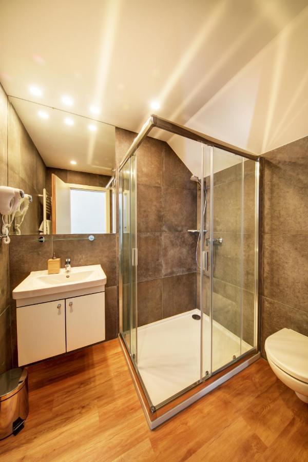 אסטרגום Fekete Sas Motel מראה חיצוני תמונה