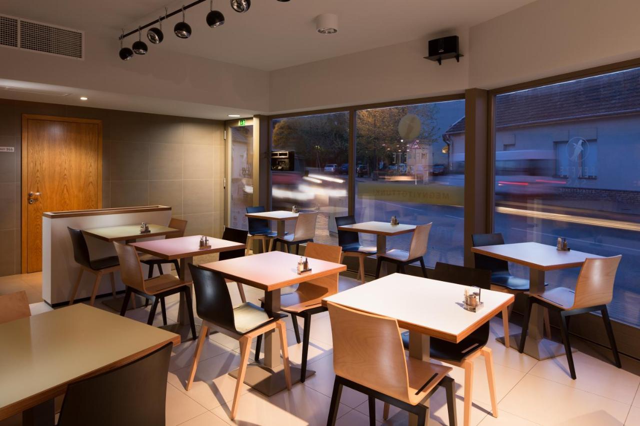 אסטרגום Fekete Sas Motel מראה חיצוני תמונה