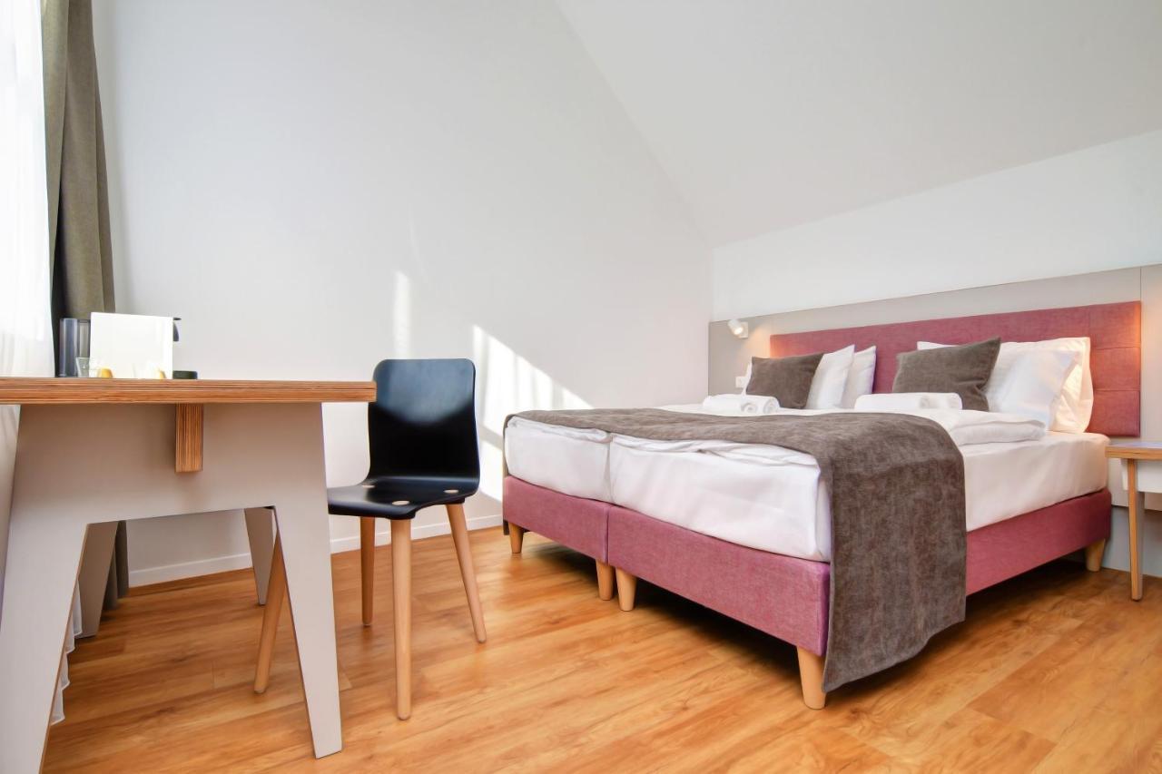 אסטרגום Fekete Sas Motel מראה חיצוני תמונה